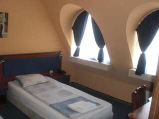 Отель Fenix Hotel Благоевград Двухместный номер эконом-класса с 1 кроватью или 2 отдельными кроватями-6